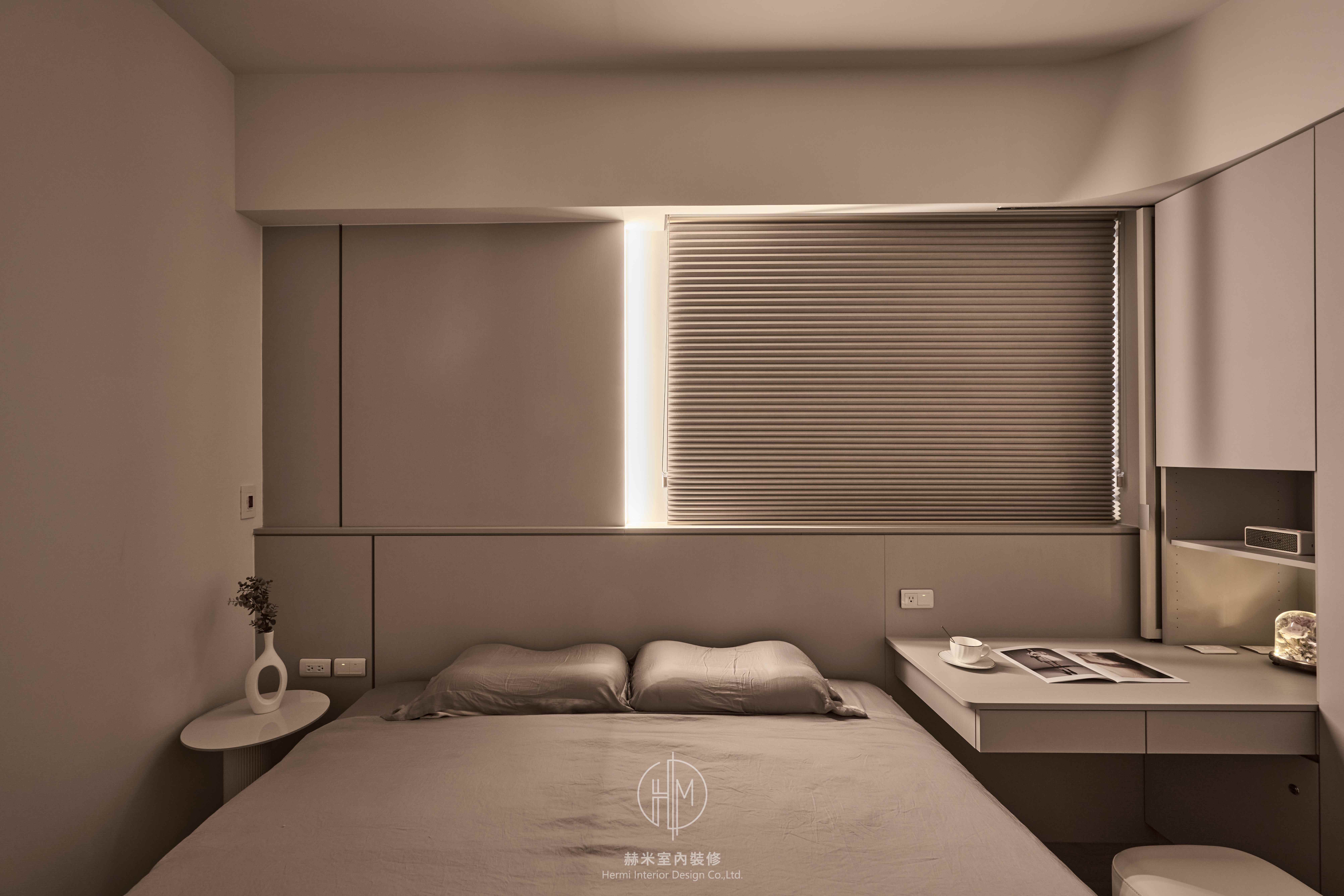 主臥床頭灰調層次