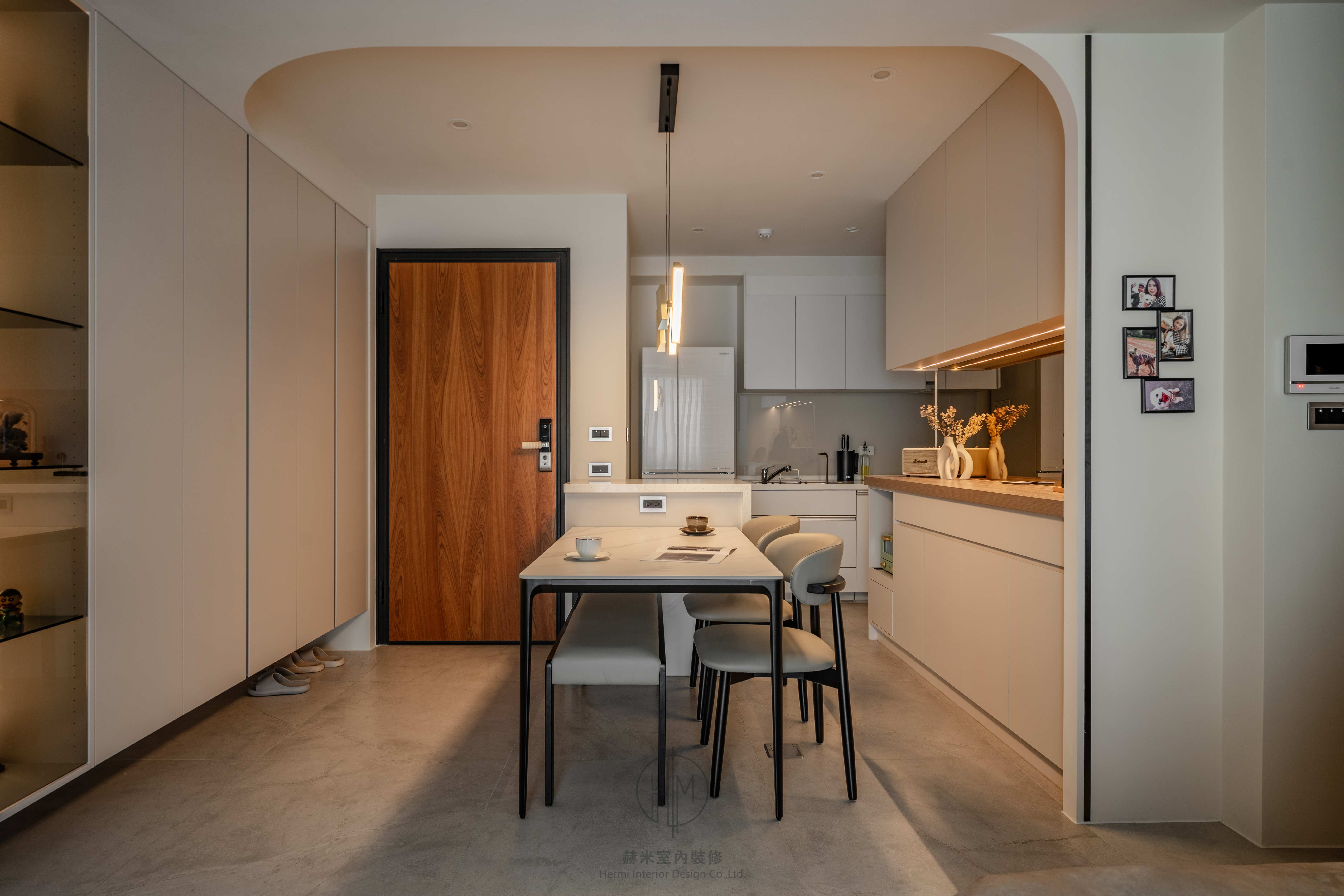 中島與餐桌連結